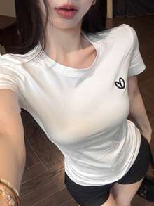 DAZY 夏季純色刺繡心形圖案休閒白色上衣內搭休閒修身短袖女款T恤 - 白色 - 查看 8