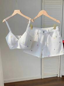 Comfortcana 女款夏季休閒花卉刺繡超短吊帶背心 & 牛仔短褲套裝 - 白色 - 查看 2