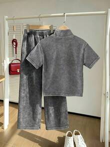 SHEIN Playful Pals 少女牛仔套裝，夏季新品，時尚休閒風，灰色雪花洗水工藝，俏皮可愛馬匹刺繡，拉鍊套頭上衣搭配寬腿褲，彈性腰帶附可調節抽繩，直筒寬鬆版型，輕量柔軟針織牛仔面料，舒適親膚，時尚女孩必備，簡約休閒適合夏季穿著，百搭適用於日常拍照、購物、出遊、聚會、音樂節、度假等，2026新款少女牛仔套裝 - 灰色 - 查看 2