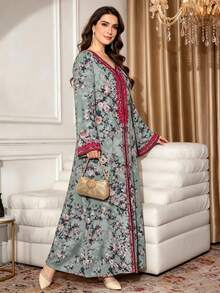 SHEIN Najma 復古玫瑰與玫瑰粉蕾絲印花灰綠大尺碼洋裝，女裝時尚V領長袖洋裝，優雅阿拉伯風格服飾，春夏優雅長版最大洋裝 - 彩色 - 查看 3