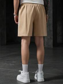 Manfinity CasualCool 男士純色彈性抽繩腰帶設計口袋休閒日常百搭寬鬆短褲，美國日、度假、禮物、假期 - 卡其色 - 查看 2