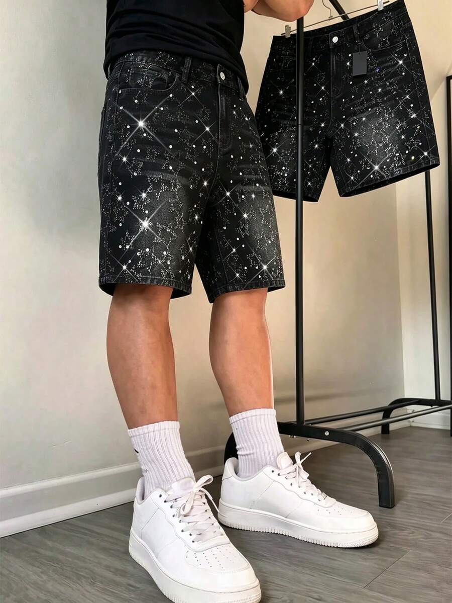 Manfinity Roghcode Shorts vaqueros negros lavados con diseño de estrella desgastado y adornos de strass, estilo callejero americano para hombre, vacaciones - Negro - Ver 1