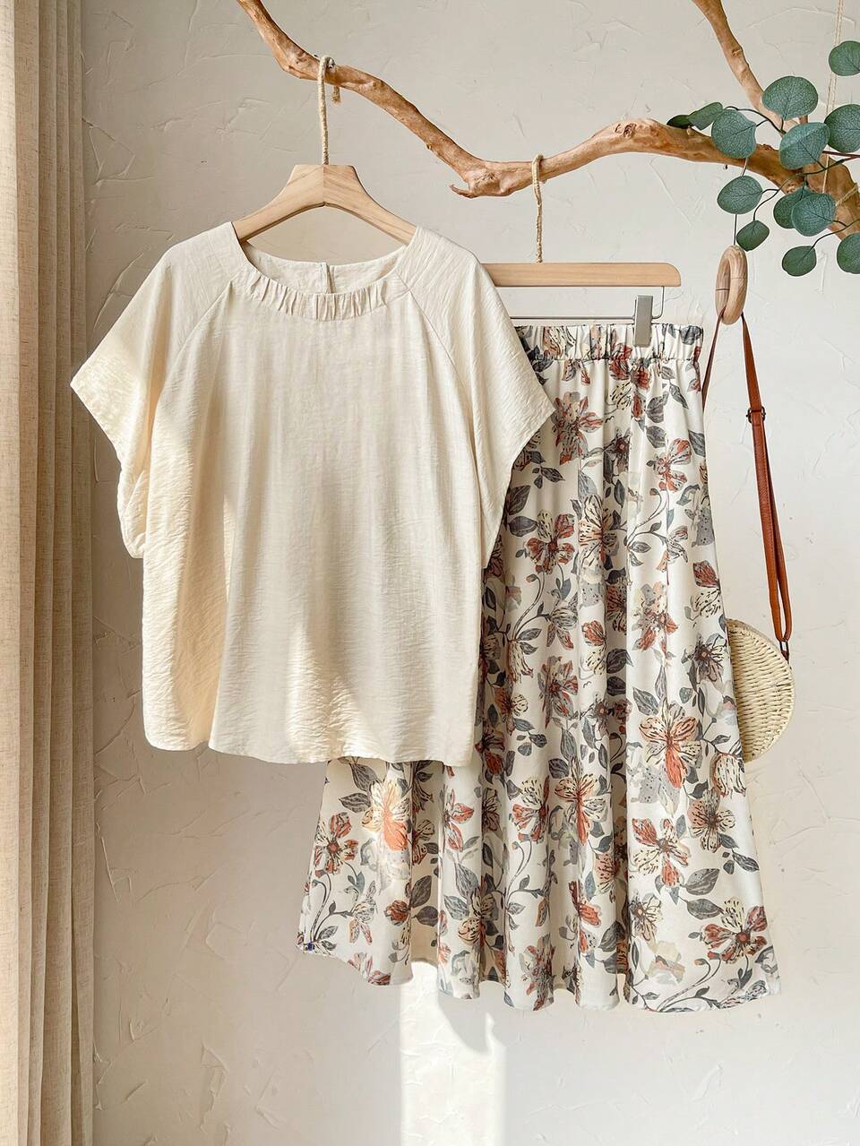 2pc Set Plus Size Women's Beige Summer Curve Party Wedding Guest Holiday Outfit,Casual Solid Loose Top And Floral Print Skirt,Vacation Outfits Set