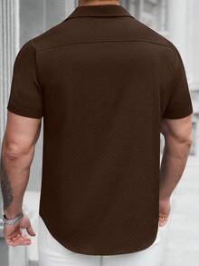 Manfinity Homme 男士几何纹理单排扣短袖衬衫 - 咖啡棕 - 查看 2