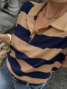 Dazy Plus 女款大尺碼休閒夏季拼接撞色條紋寬鬆 Polo 領中袖 T恤 - 卡其色 - 查看 1