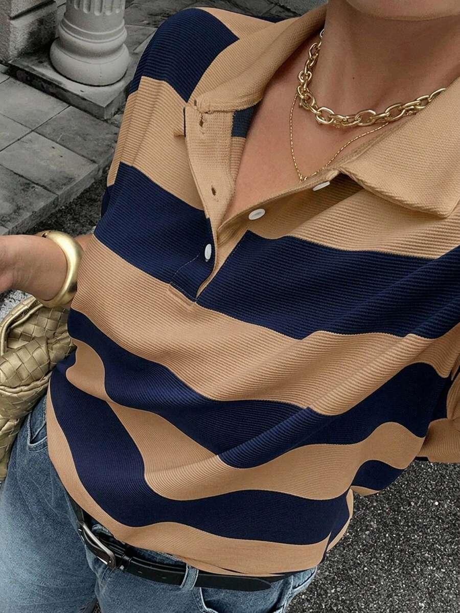 Dazy Plus 女款大尺碼休閒夏季拼接撞色條紋寬鬆 Polo 領中袖 T恤 - 卡其色 - 查看 1