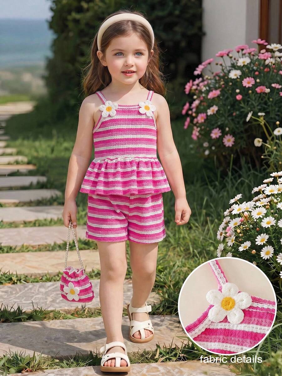SHEIN Playful Pals 女童两件套：钩针编织橙白条纹背带裙上衣，饰有3D雏菊图案，搭配短裤和斜挎包，可爱风格，适合日常休闲和度假穿着，夏季必备