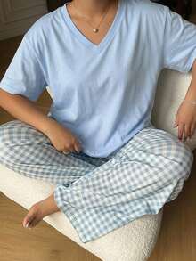 Dazy Plus 休閒居家兩件套 素色圓領短袖上衣 格紋長版寬鬆睡褲 大尺碼女款 春夏睡衣套裝 - 藍色 - 查看 2