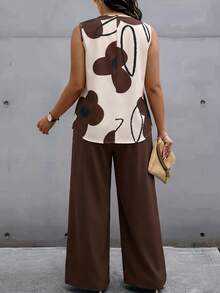 Weeklong Conjunto de verano para mujer talla grande con top sin mangas de cuello en V con estampado floral grande y recortes, y pantalones, estilo casual de los 90 para vacaciones, oficina, formal y brunch, en beige y marrón chocolate - Multicolor - Ver 2