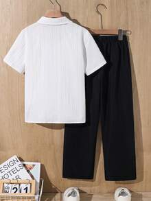 SHEIN 2件組兒童/青少年男孩休閒日常舒適立領開襟寬鬆短袖襯衫與直筒寬鬆長褲套裝 亞麻材質襯衫長褲套裝 適合生日派對、晚宴、表演、婚禮、洗禮、開幕典禮、日常穿著、上學、旅行、運動，適用於春夏季穿搭及開學季 - 彩色 - 查看 2