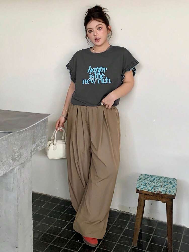 Dazy Plus Camiseta casual de talla grande para mujer con estampado de letras, corte holgado, cuello redondo, puños con volantes, gris, camiseta gráfica de verano - Gris Oscuro - Añade 8