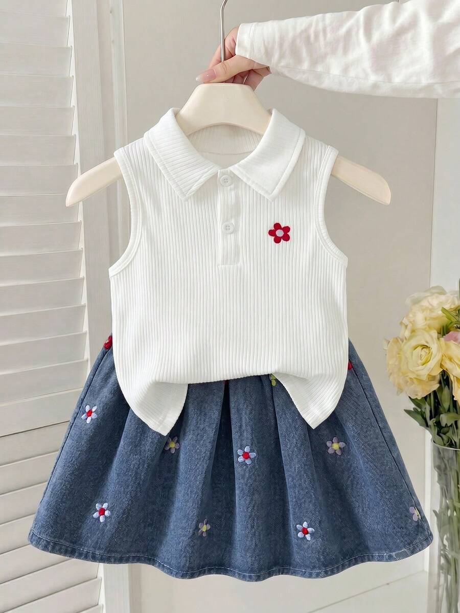 SHEIN Genkimix Kids 少女 Polo 裙套裝 夏季新品 可愛甜美風 白色羅紋針織無袖上衣 繽紛花朵刺繡 淺藍色牛仔百褶裙 鬆緊腰 柔軟舒適 休閒日常上學度假旅行穿搭