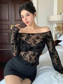 DAZY 透視蕾絲網格拼接V領貼身性感女上衣 - 黑色 - 查看 4