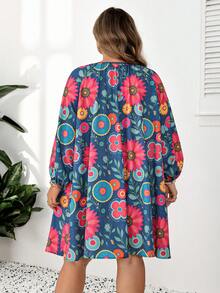SHEIN CURVE+ 大尺碼花卉印花度假休閒洋裝 - 彩色 - 查看 3