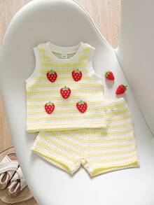 SHEIN Playful Pals 女嬰夏季粉色與白色甜美可愛草莓刺繡條紋無袖背心上衣與短褲套裝，寬鬆舒適版型，適合日常外出、休閒旅行、家庭聚會、戶外玩耍及拍照 - 黃色 - 查看 2
