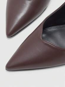 CUCCOO BIZCHIC Chaussures à talons aiguilles mi-hauteur à bout pointu marron pour femmes avec bride arrière et boucle slingback. Les chaussures pour femmes sont convenues pour les déplacements quotidiens, les rendez-vous, les fêtes et le port au bureau. Chaussures pour femmes - Café brun PU - Voir 8