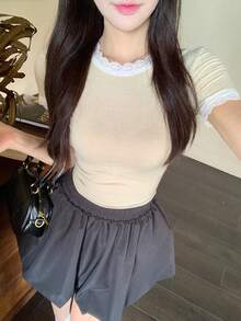 DAZY 春夏休閒度假街頭風鏤空蕾絲飾邊拼接黃色短袖女款T恤 - 米色 - 查看 2