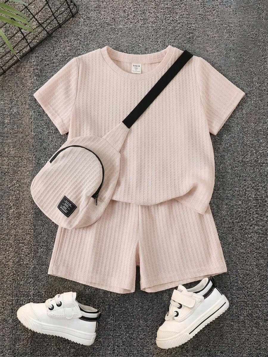 SHEIN 3件組兒童青少年男童休閒街頭運動百搭套裝,質感面料、高品質,寬鬆落肩圓領卡其色短袖衛衣搭配卡其色運動短褲與卡其色斜跨包,適合春夏秋季,超高CP值多件組,適用於戶外玩耍、街拍、派對、居家休閒 - 卡其色 - 查看 1