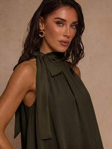 SHEIN Glamour 女款素色百褶掛脖休閒百搭日常外出上衣 - 綠色 - 查看 3