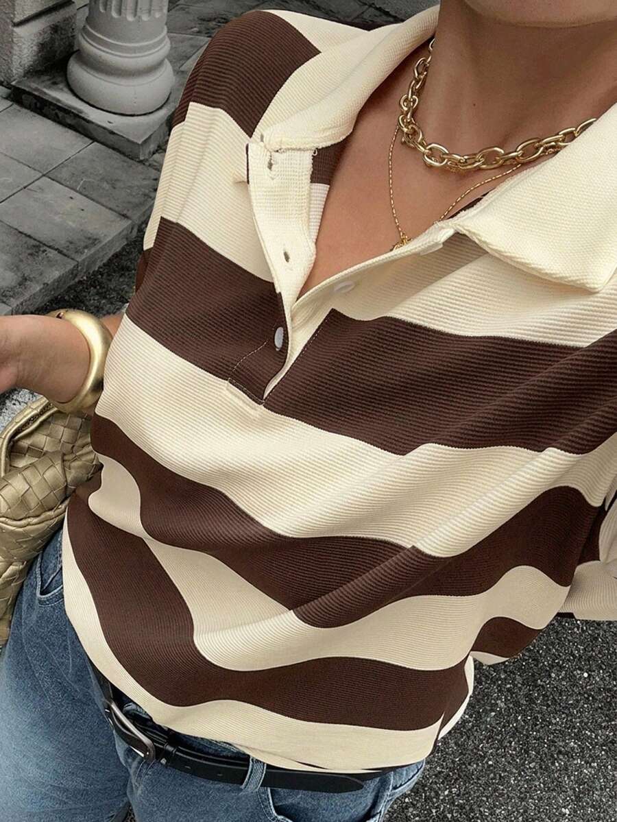 Dazy Plus 女款大尺碼休閒夏季拼接撞色條紋POLO領中袖寬鬆T恤 - 棕色 - 查看 1