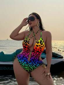 SHEIN Swim 2026新款大尺碼女款海灘度假豹紋隨機圖案鏤空掛脖綁帶腹部金屬裝飾側抽繩性感時尚一件式泳衣 - 彩色 - 查看 4