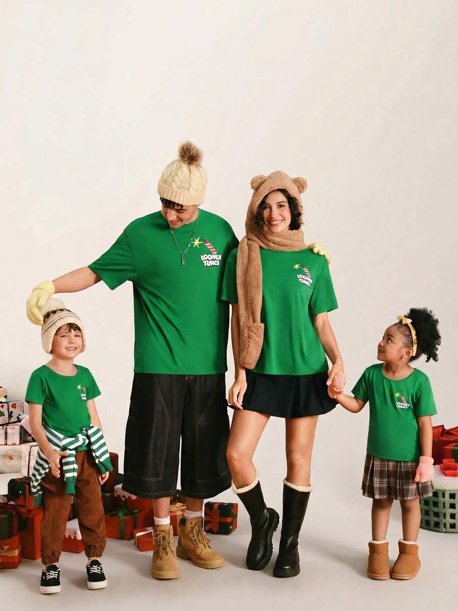 LOONEY TUNES X SHEIN Camiseta de manga corta con cuello redondo y estampado de dibujos animados navideños para mujer - Verde - Ver 1