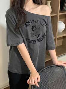 DAZY 女款圓領圖案印花對比蕾絲袖口短袖T恤 春/夏 - 灰色 - 查看 2