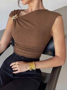 Firerie 女款休閒優雅金屬裝飾不對稱肩 T恤 - 棕色 - 查看 2