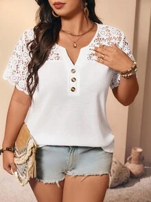 EMERY ROSE Blusa de talla grande para mujer con cuello en V y mangas cortas, con aplicaciones de encaje y patchwork - Blanco - Ver 5