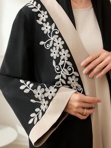 Al Najma 女款花卉刺繡長袖寬鬆優雅阿拉伯長袍 - 黑色 - 查看 6