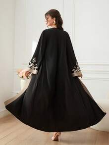 Al Najma 女款花卉刺繡長袖寬鬆優雅阿拉伯長袍 - 黑色 - 查看 2