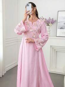 Al Najma Vestido de estilo árabe con bajo acampanado bordado y con cuentas de colores, cuello redondo y mangas de campana - Rosa - Ver 13