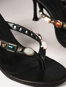 SHUZIA #JewelryGlow 女士 2.75 英寸中跟圆头软垫鞋垫宝石串珠绑带黑色细 PU 人字拖穆勒凉鞋——奢华闪亮，度假必备 - 黑色 - 查看 7