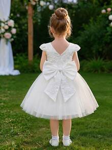 SHEIN Glamorique Kids 女童正式禮服，花童白色薄紗洋裝，大蝴蝶結背部設計，刺繡蕾絲，荷葉袖，生日派對、婚禮節日正式禮服、舞會禮服、畢業禮服、夏季洋裝 - 白色 - 查看 2