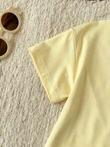 SHEIN Playful Pals 2件組 男童休閒時尚舒適圖案印花圓領落肩上衣與條紋印花短褲，適合春夏季、戶外玩耍、日常百搭、柔軟夏季服飾、度假 - 黃色 - 查看 7