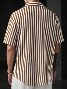Manfinity CasualCool 男士條紋拼接單排扣休閒百搭日常出遊短袖襯衫 - 彩色 - 查看 2