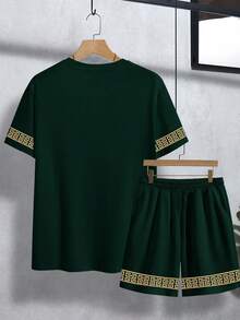 Manfinity Roughcore Classic Versatile Dark Green Men's Short Sleeve T-Shirt And Shorts Set, Gold "King" Icon Sleeve Cuff Floral Design, Mature Cool Street Style - Multicolor - View 2