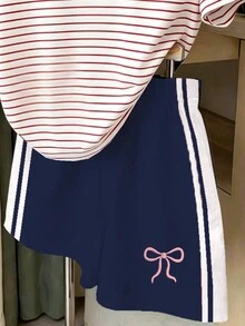 SHEIN 1套青少年女孩極簡休閒舒適時尚簡約百搭個性化條紋蝴蝶結圖案印花T恤配白色條紋短褲2件套日常穿著適用於春夏秋季上衣 - 彩色 - 查看 5