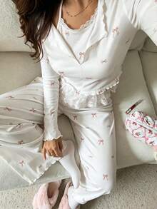 DAZY 甜美蕾絲拼接蝴蝶結印花長袖 2 合 1 T恤與直筒長睡褲 2 件組女款睡衣套裝 秋季 - 白色 - 查看 1