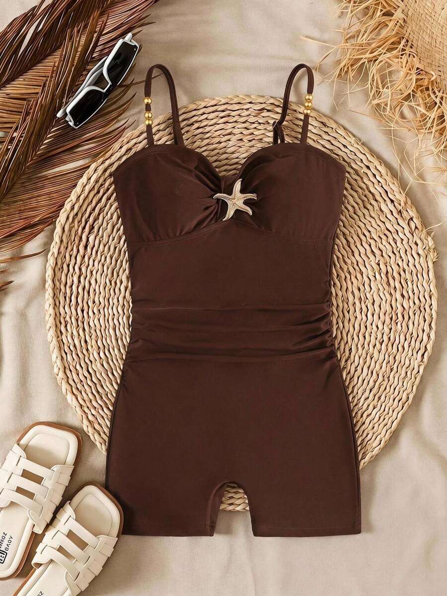 SHEIN 春/夏休閒海灘度假無肩帶抹胸式抓皺咖啡棕波點印花 1 件式泳衣,咖啡色底色配黃色波點與金屬海星裝飾,適合青少年女孩 - 咖啡棕 - 查看 1