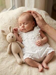 SHEIN Newborn Baby Cute Minimalist Elegant White Top And Ruffle Shorts Set, Suitable For Parties - White - View 2