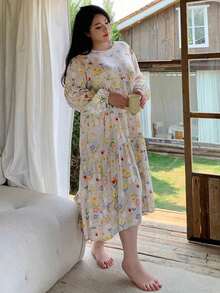 Dazy Plus 大尺碼女孩花卉印花圓領寬鬆長款休閒睡袍睡衣 - 杏色 - 查看 2