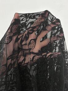 SHEIN Essnce 大尺碼女款春夏時尚休閒寬鬆涼爽舒適日常基本百搭顯瘦短袖蕾絲透視上衣與黑色背心短洋裝2件組，外出穿搭，大尺碼可愛服飾，娃娃洋裝，黑色套裝，度假穿搭 - 黑色 - 查看 9
