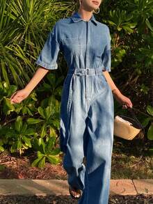 DAZY Combinaison en jean décontractée pour femme, col à revers, manches courtes, taille cintrée, jambes droites amples, style vacances - Jean clair - Voir 4