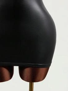 Mistrie 女款素色PU皮革鏤空設計無袖性感洋裝 - 黑色 - 查看 4
