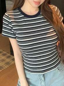 DAZY 女款休閒時尚拼色條紋短袖T恤上衣，適合辦公室與街頭穿著，秋冬/夏季 - 灰色 - 查看 4