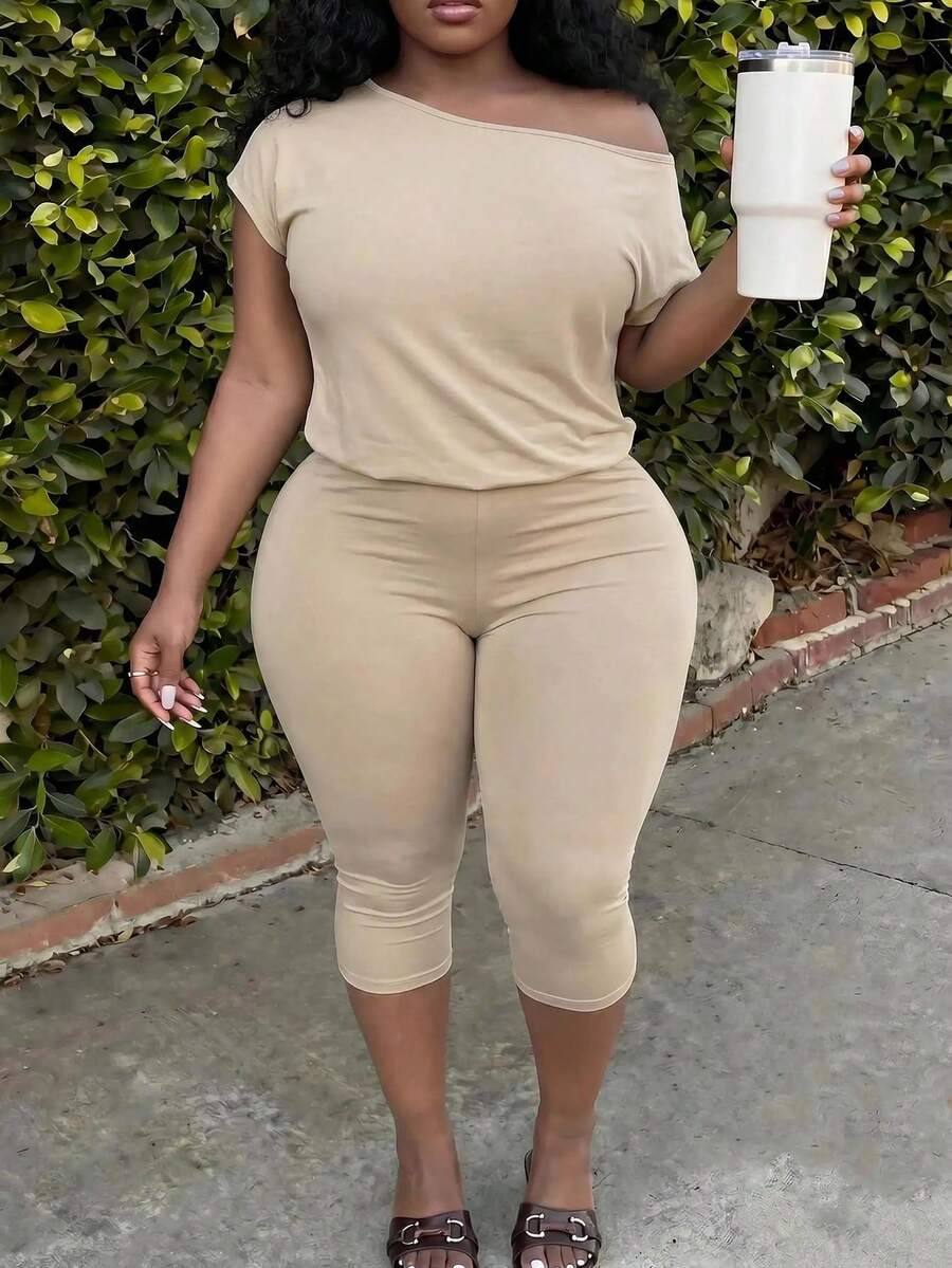 Slaydiva Spring/Summer Style School Sports Beach Casual Khaki One-Shoulder Loose Short-Sleeved T-Shirt Paired With Cycling Capri Pants Plus Size Women's Set