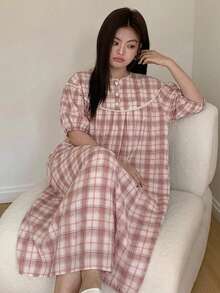 Dazy Plus 花卉滿版印花寬鬆對比蕾絲優雅長款睡袍，大尺碼女款春夏睡衣 - 紅色 - 查看 2