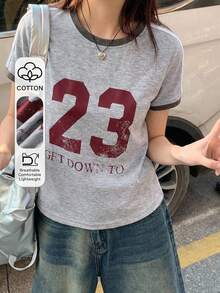 DAZY 女款對比色字母貼布裝飾修身休閒街頭運動風短袖T恤圖案印花上衣 - 淺灰色 - 查看 1