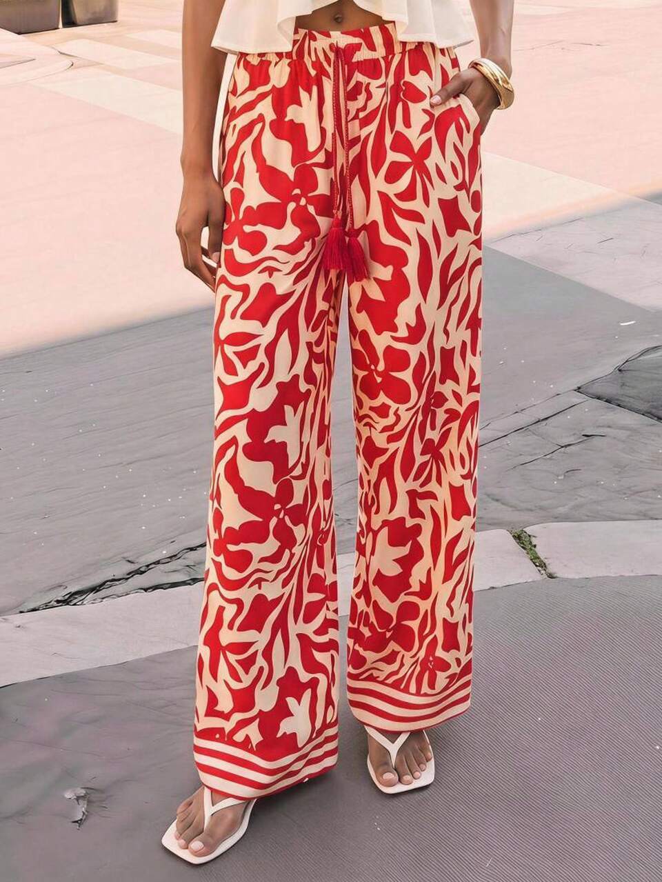 SHEIN Maija 2026 Pantalones con estampado floral y decoración con flecos para primavera/verano, adecuados para festivales, vacaciones, playa y todo tipo de ocasiones veraniegas. Diseño de moda de vacaciones moderno y cómodo. Estilo bohemio, ropa de vacaciones en la isla de Isabi, ropa de vacaciones de dopamina de verano, mismo estilo que en , atmósfera exótica, concierto country, ropa de estilo occidental